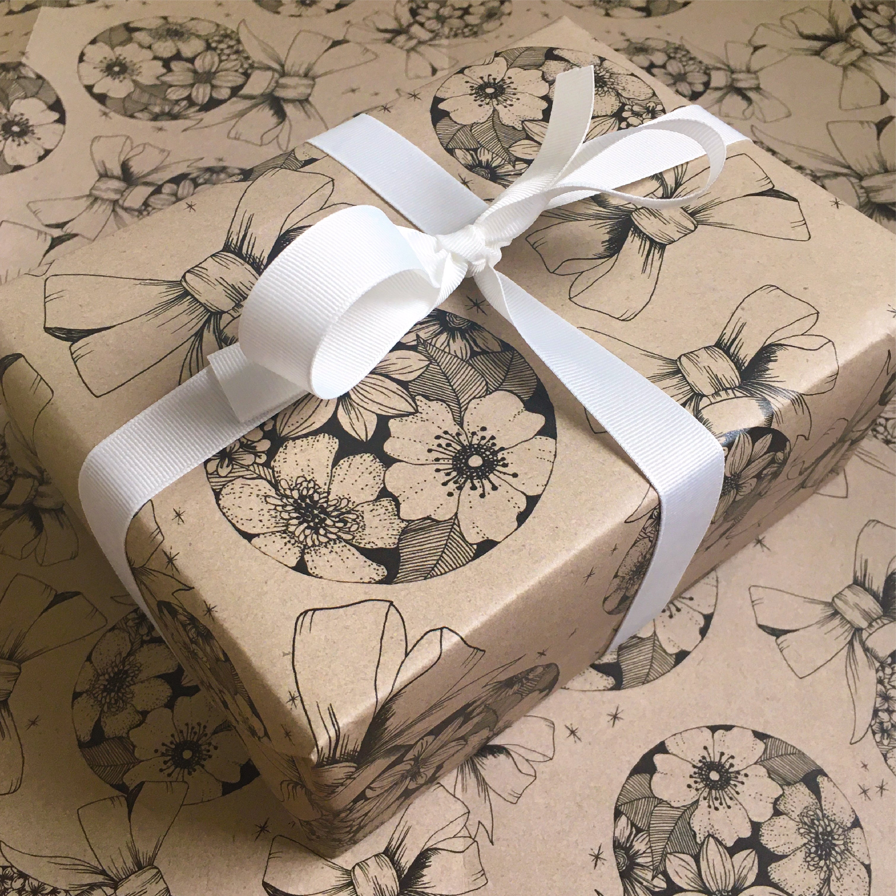 Floral Bauble Gift Wrap (2 Sheets) &amp; Plantable Tag Set
